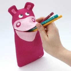 Julica Stiftemäppchen "Nelli Nilpferd" In Pink - Inkl. Malheft Und Geschenkkarte -Yeaz Geschäft julica stiftemappchen nelli nilpferd in pink inkl malheft und geschenkkarte 2