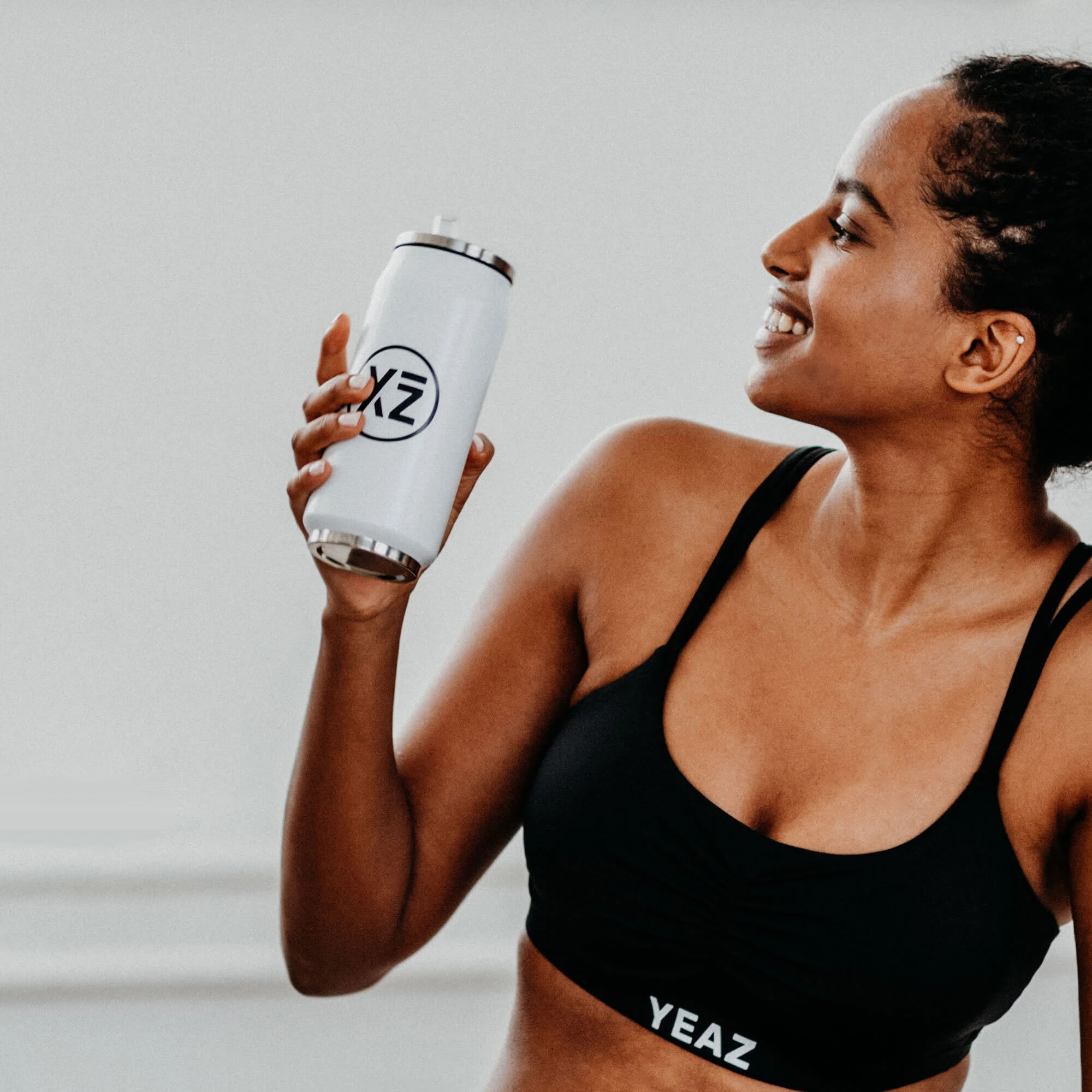 YEAZ AUDACE Isolier-Trinkflasche In Powder White 3 YEAZ AUDACE Isolier-Trinkflasche In Powder White – Bild 3